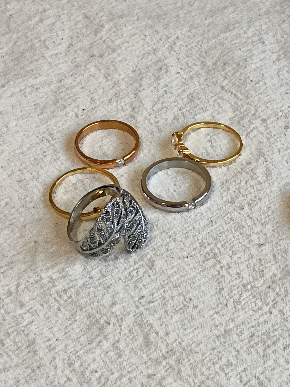 Lot Of Various Sized Fashion Rings Sz 3.5, 5, 6, 7, 8 Bag 0164 D17