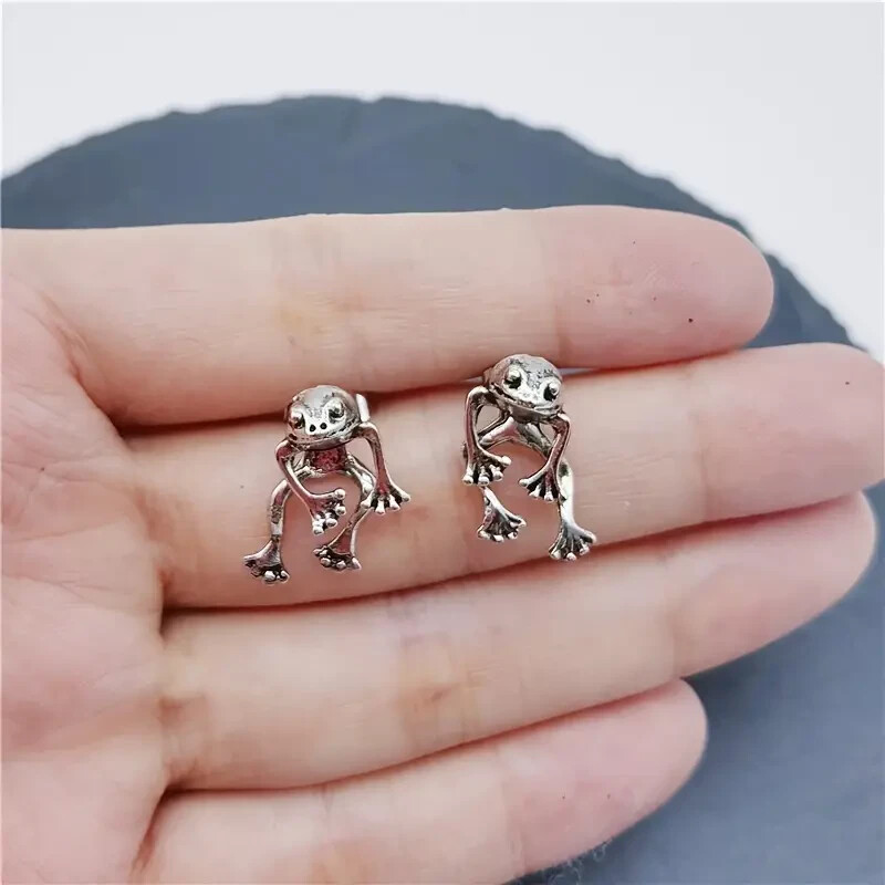 Vintage Chic Frog Stud Earrings Durable Zinc Alloy Construction for Parties