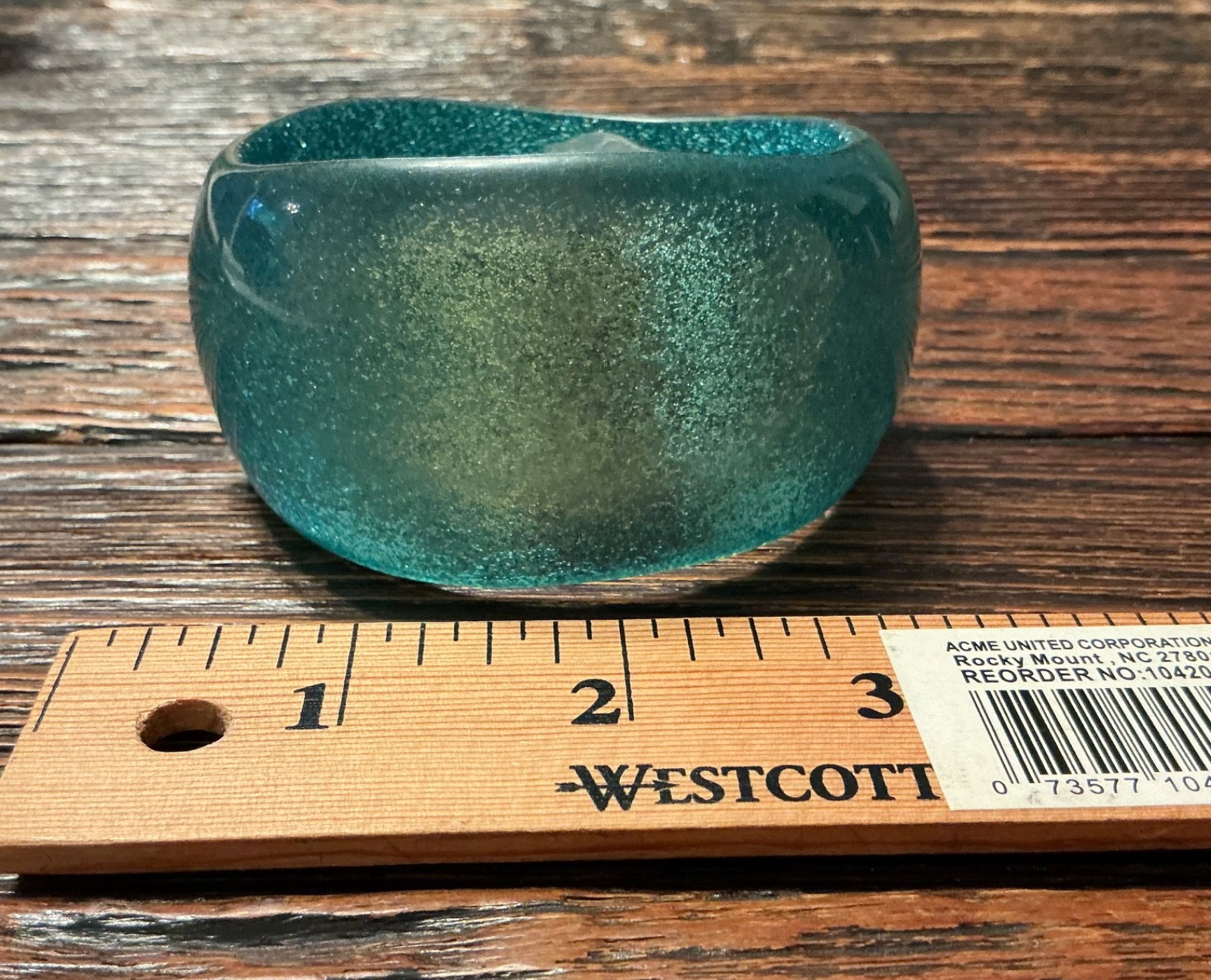 Vt Green-Blue Sparkling Lucite Wide Wave Bracelet, Diameter 2,6 Inches, 84,4gr