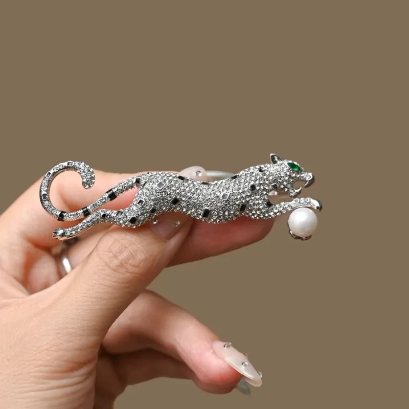 Luxury Leopard Brooch Pin Enamel Animal Jewelry Unisex Women Men Gift Fashion
