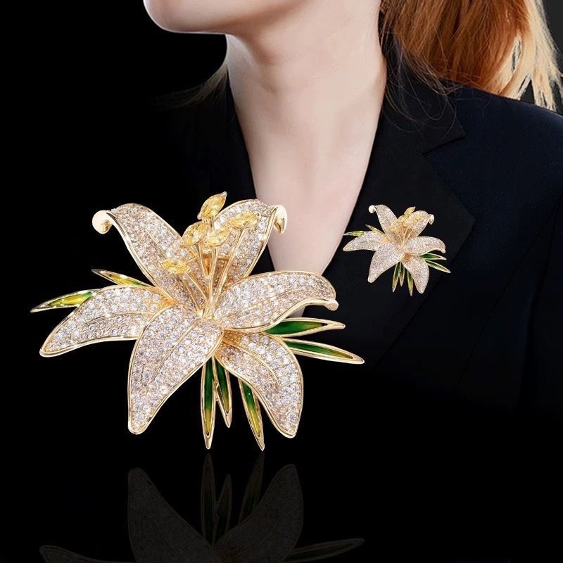 Fashionable Rhinestone Bat Brooch