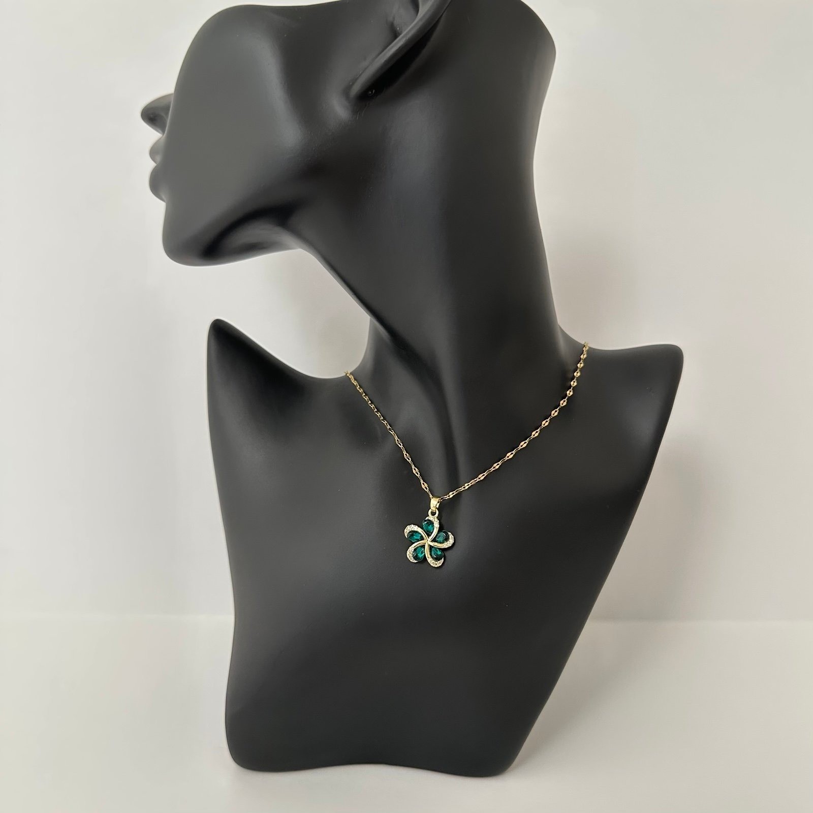 Women’s Green Flower Pendant Cable Chain Gold Plated Necklace Adjustable Zircon