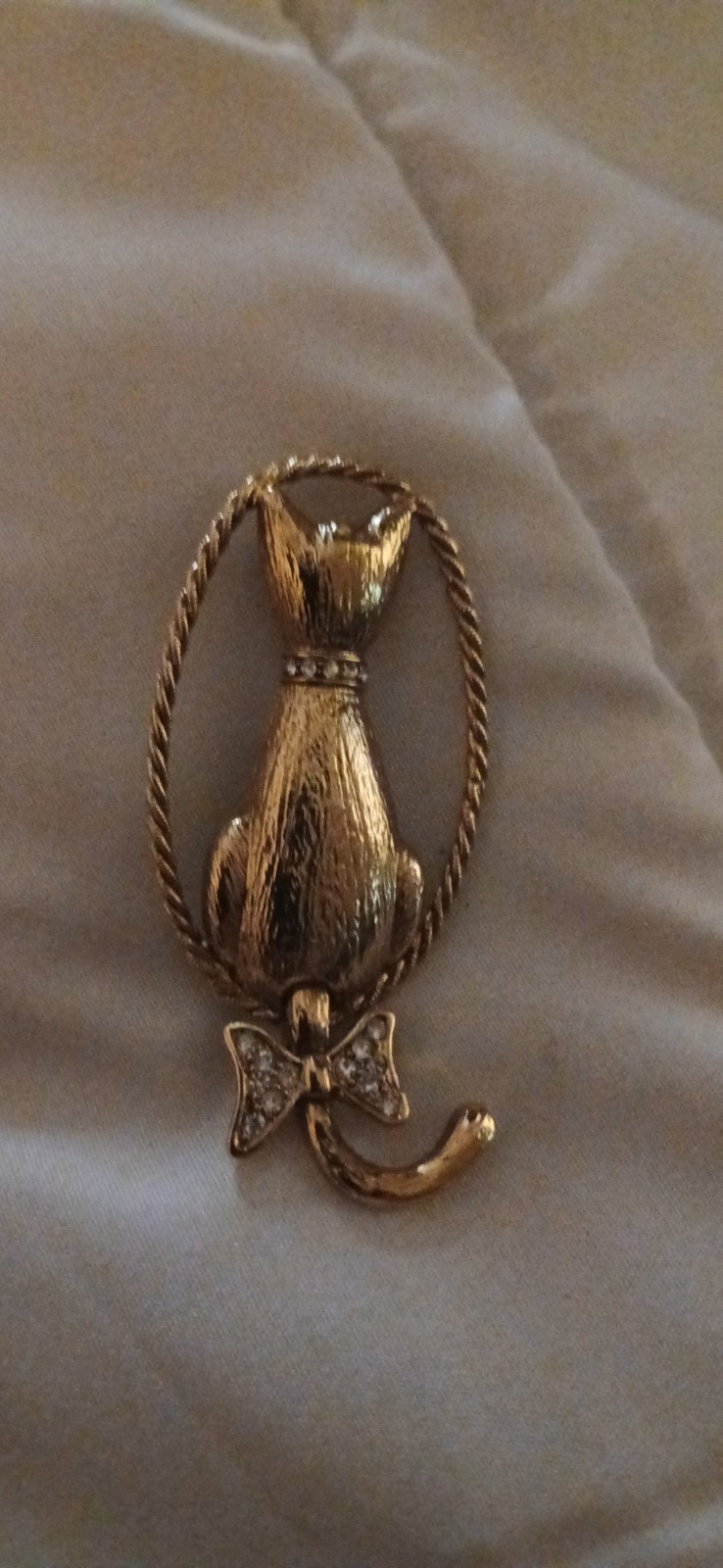 Vintage 1928 Jewelry Classy Gold-Tone & Rhinestone Backwards Cat Pin/Brooch