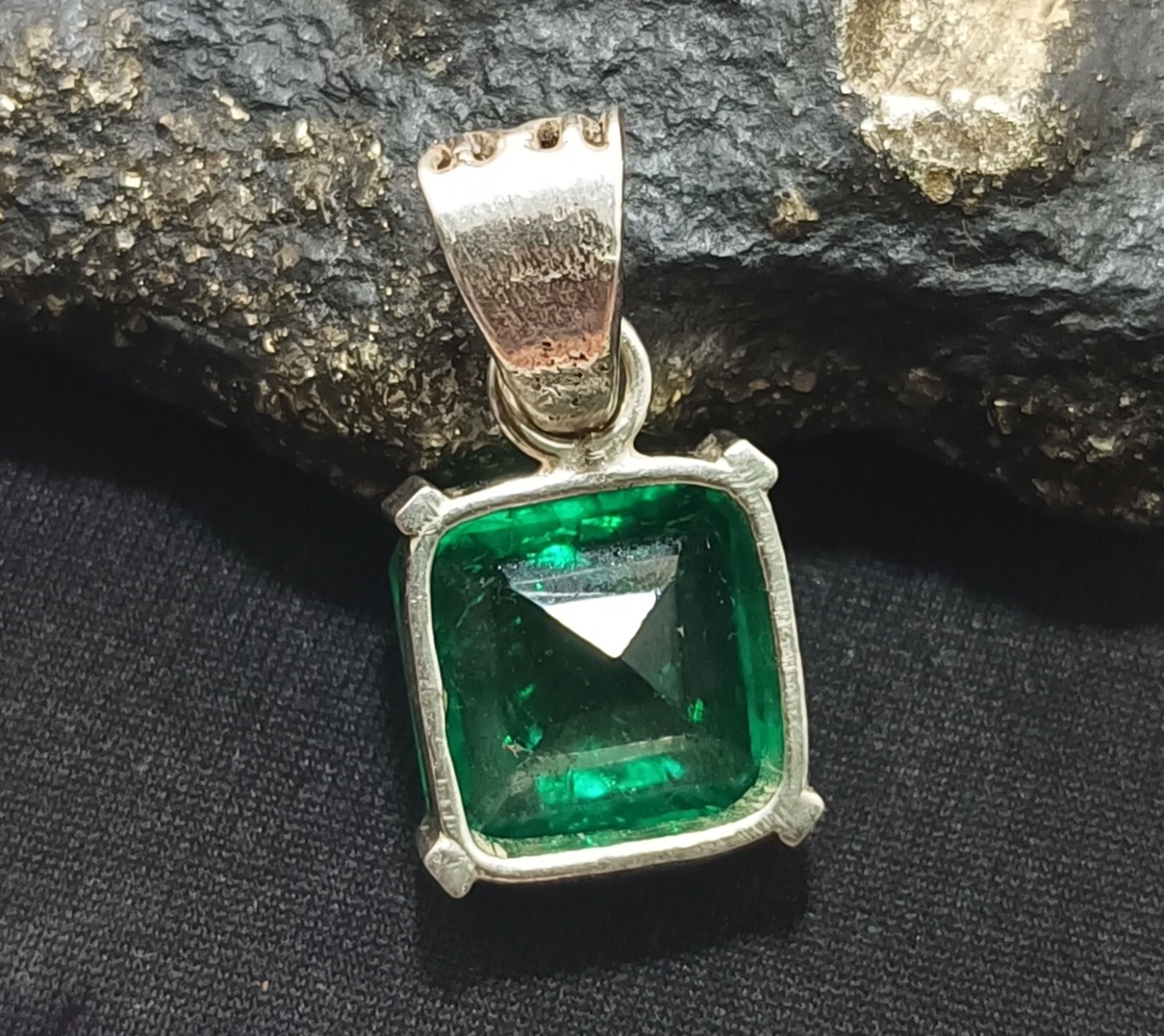 Certified 23.65Ct Stunning Emerald 925 Solid Silver Asscher Cut Pendant Gemstone