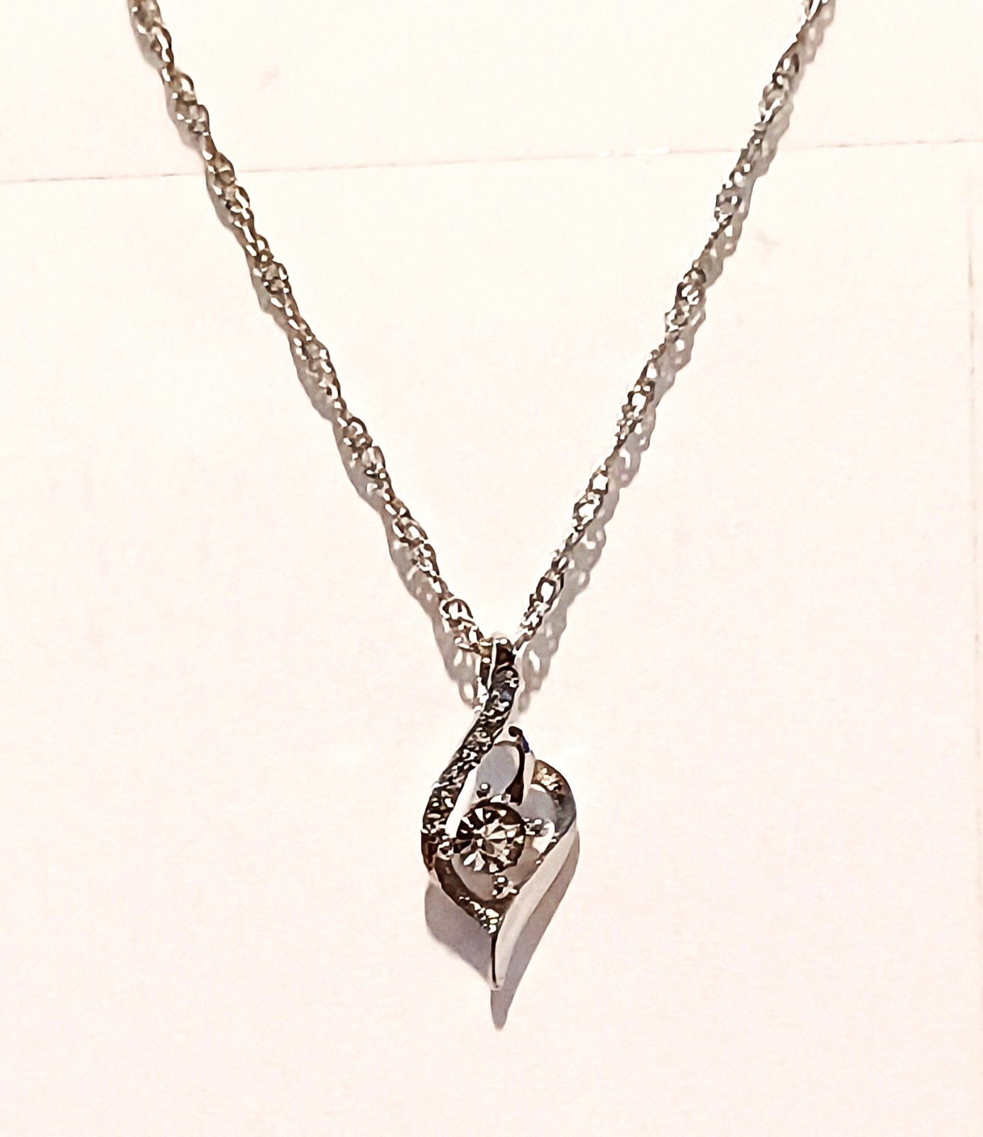 Fashionable Elegant Women’s Faux Gem Stone Pendant Necklace – Any Occasion
