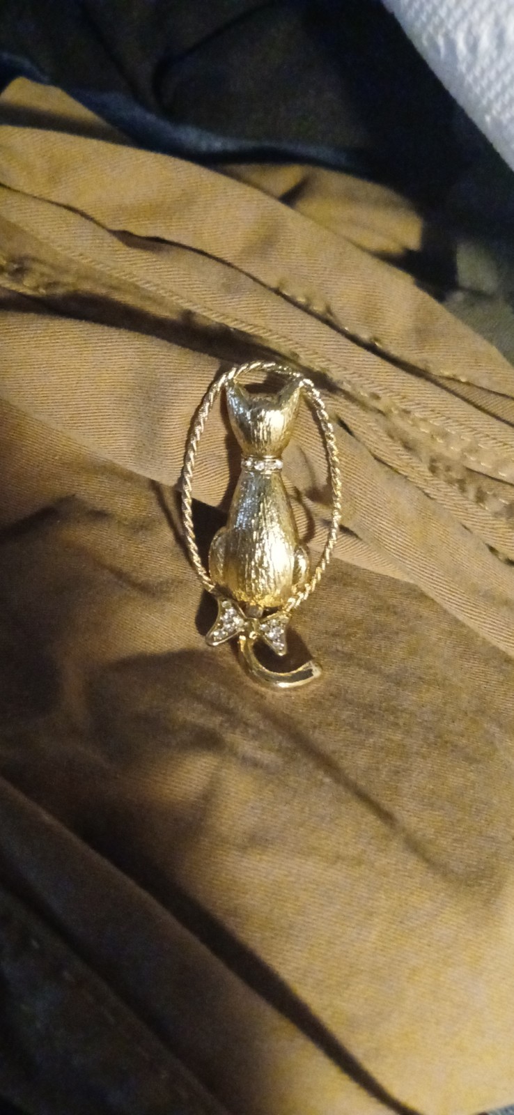 Vintage 1928 Jewelry Classy Gold-Tone & Rhinestone Backwards Cat Pin/Brooch