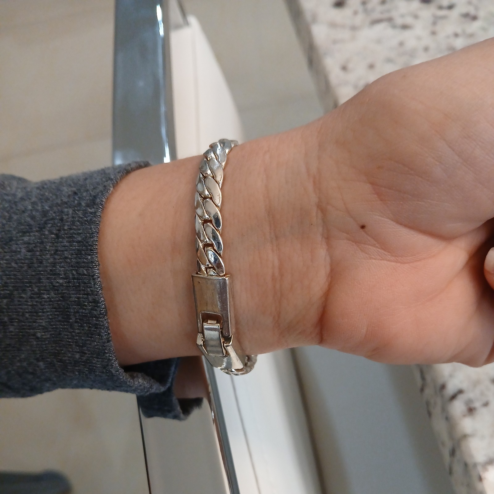 Silver Cuban Stile Brazalet Whit Rodium Plate.