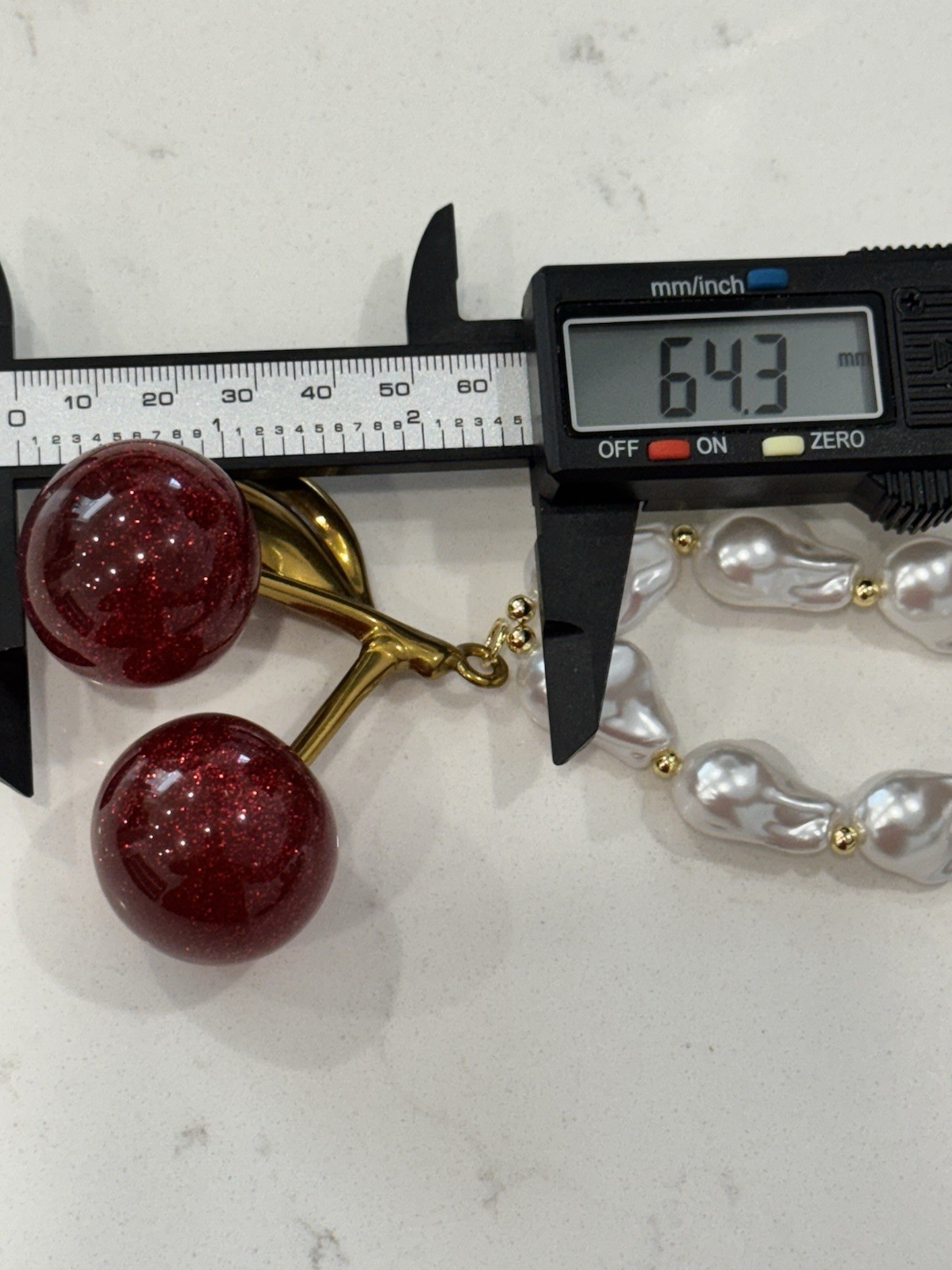 Chunky Baroque Pearl Style Necklace Large Glitter Cherry Pendant Gold Tone 18”
