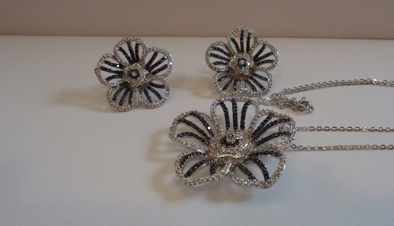925 STERLING SILVER FLOWER PENDANT NECKLACE & EARRING 11 CT LAB SIMULANT DIAMOND