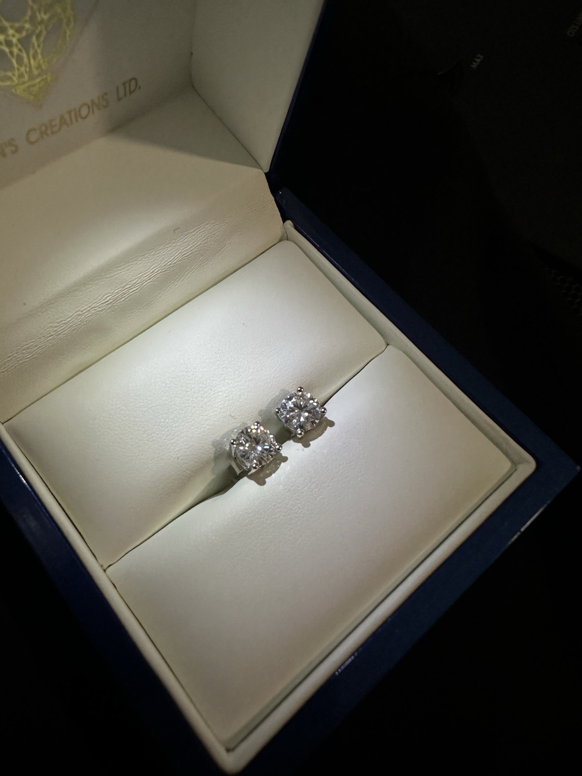 Mossinite stud earrings ￼1.0ct