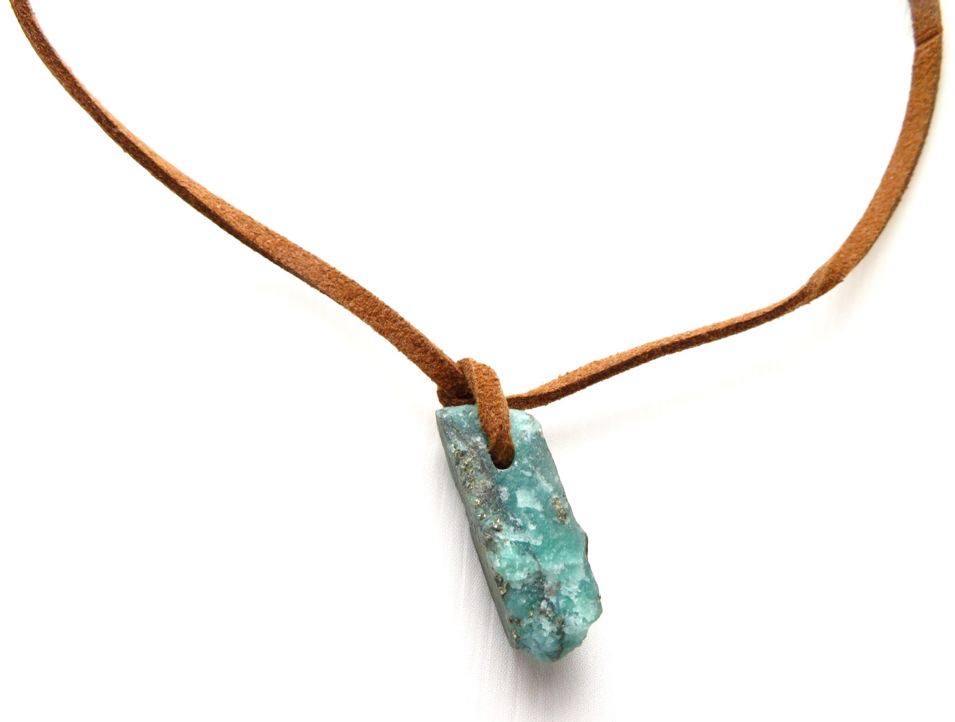 Colombian Emerald Raw Rock with crystals 20.00 Cts Cow Leather Muzo Mines