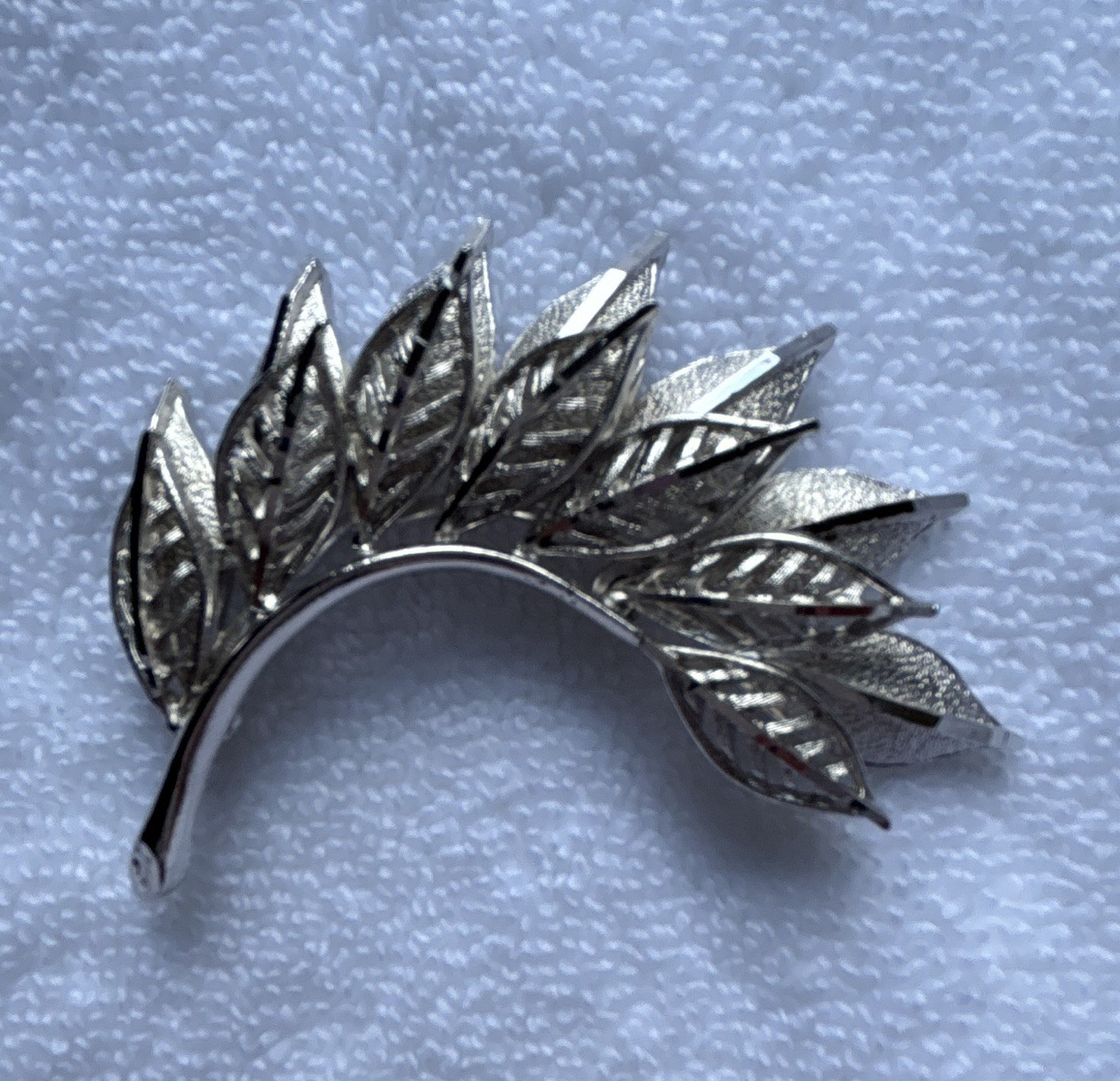 Silver Tone Metal Leaf Spray Brooch Pin, Leaf Shape, No Main or Secondary Stone