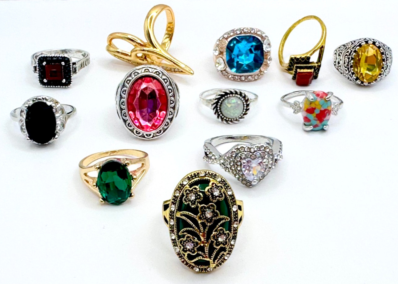 Lot 12 Fashion Rings Contemporary Sizes 9-9.5 R-103