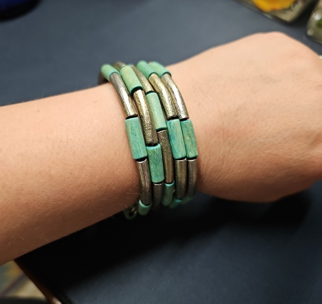 Turquoise & Gold Silver Color Wooden Bead Bracelet Modern Memory Wire wrap
