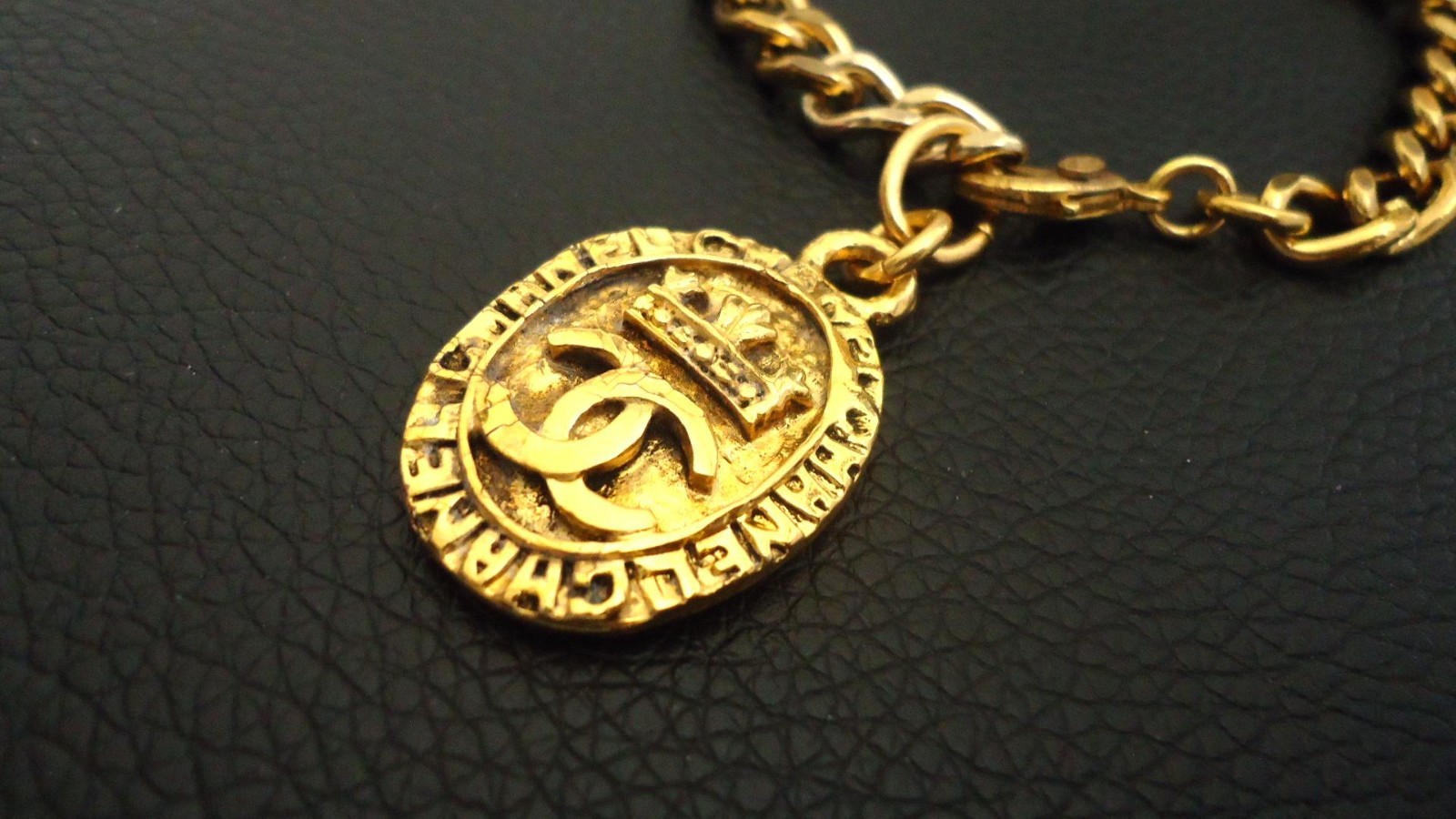 Chanel Vintage cc logos oval charms bracelet