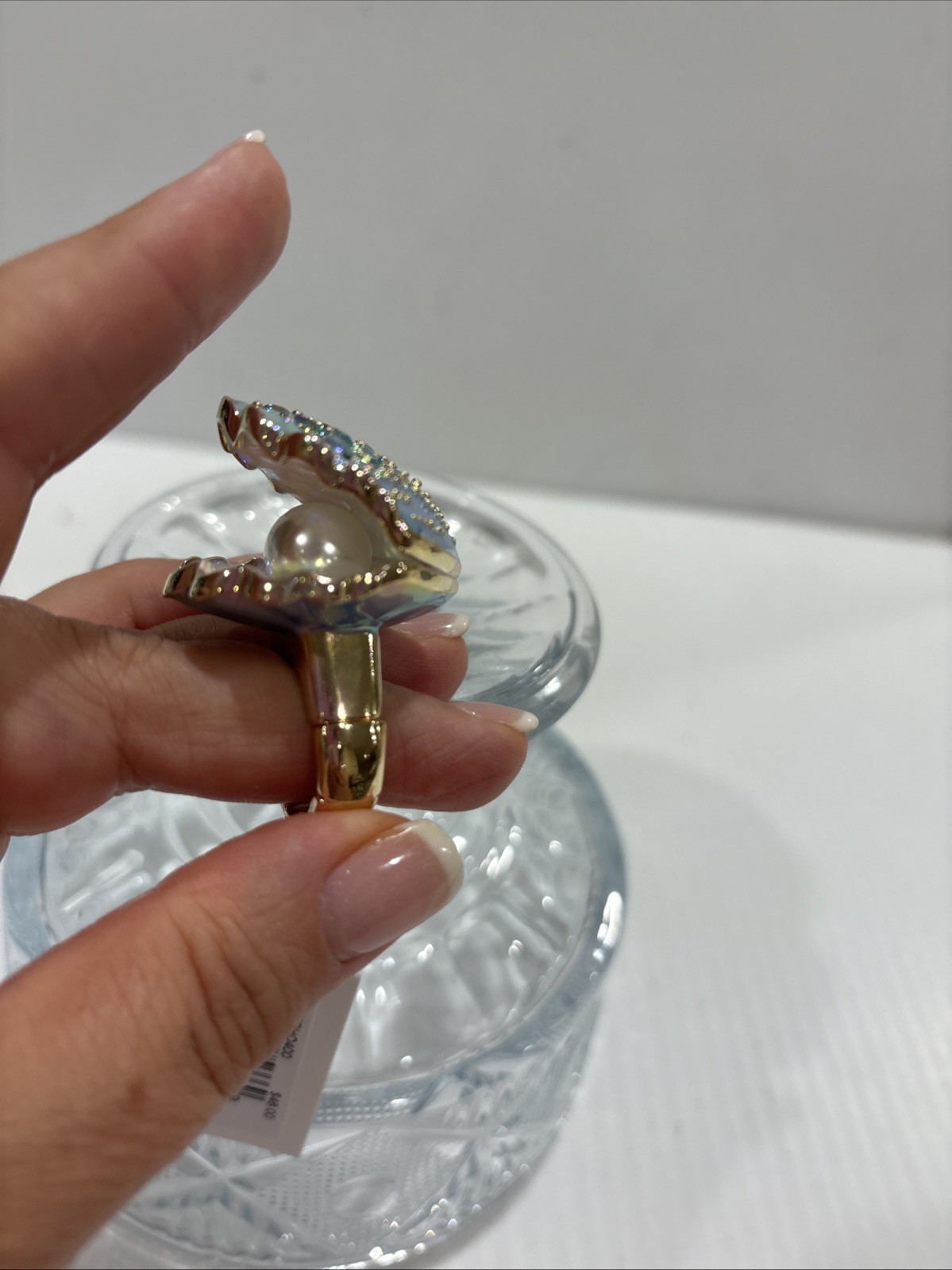 NEW PRETTY BETSEY JOHNSON IRIDESCENT SCALLOPED SEA SHELL STRETCH RING PEARL NWT