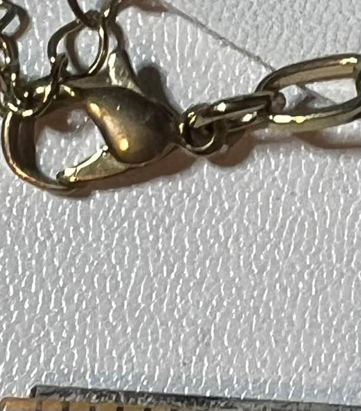 Shiny Gold Tone Necklace in Perfect Condition
