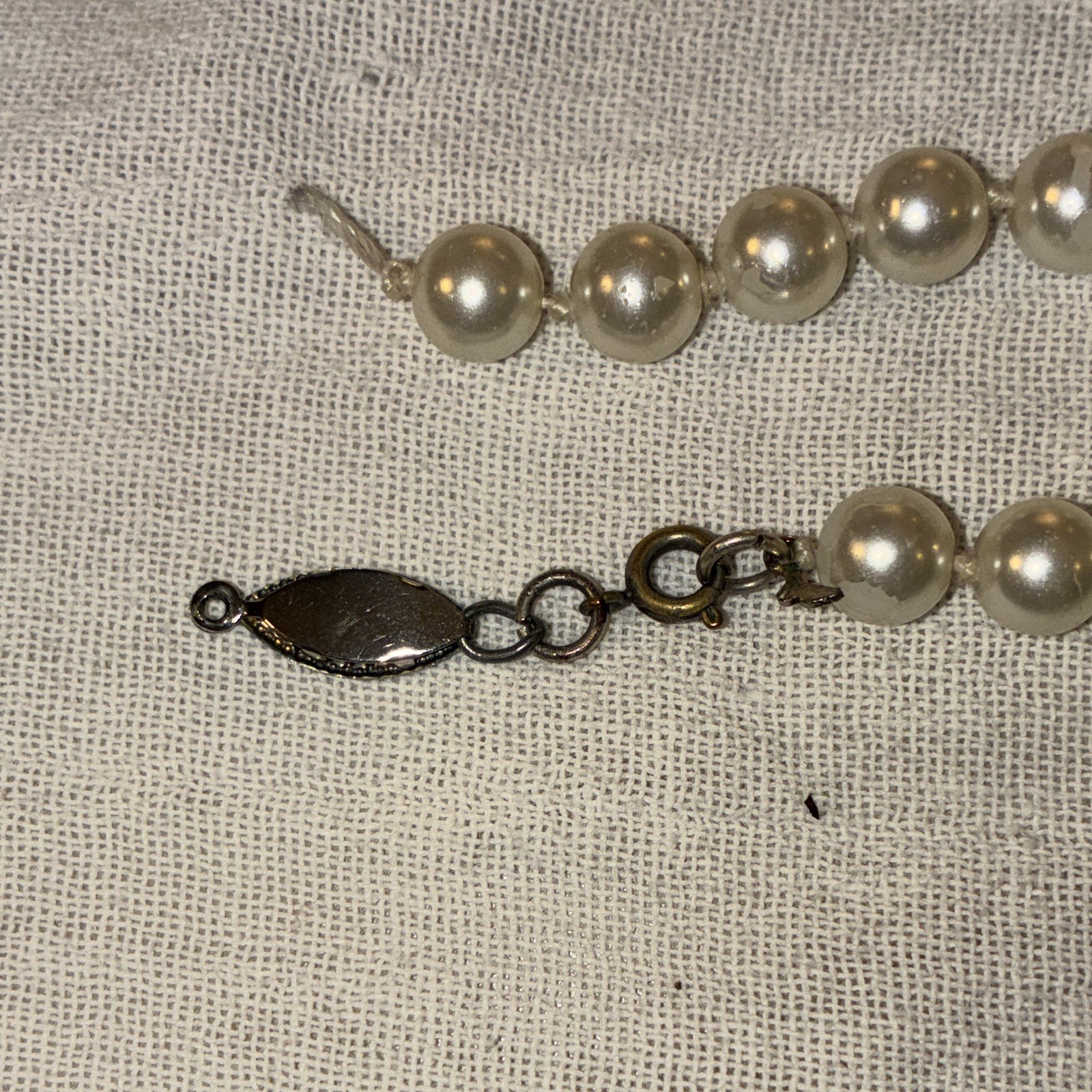 White Round Pearl Beaded Chain Bracelet Strand Ball/Bead Hook Clasp – Broken