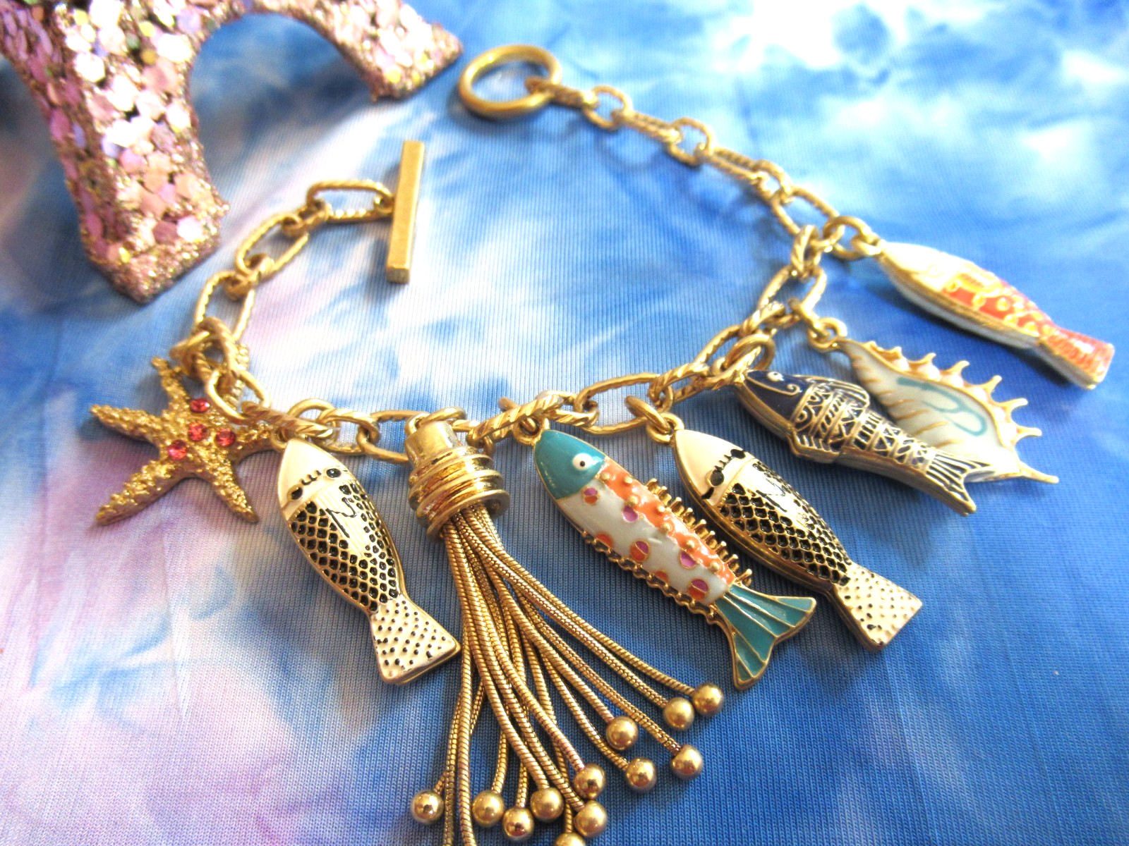 Stunning FISH TROUT Jewel Matte Gold Tone Pink Crystal Dangle Charm Bracelet NEW