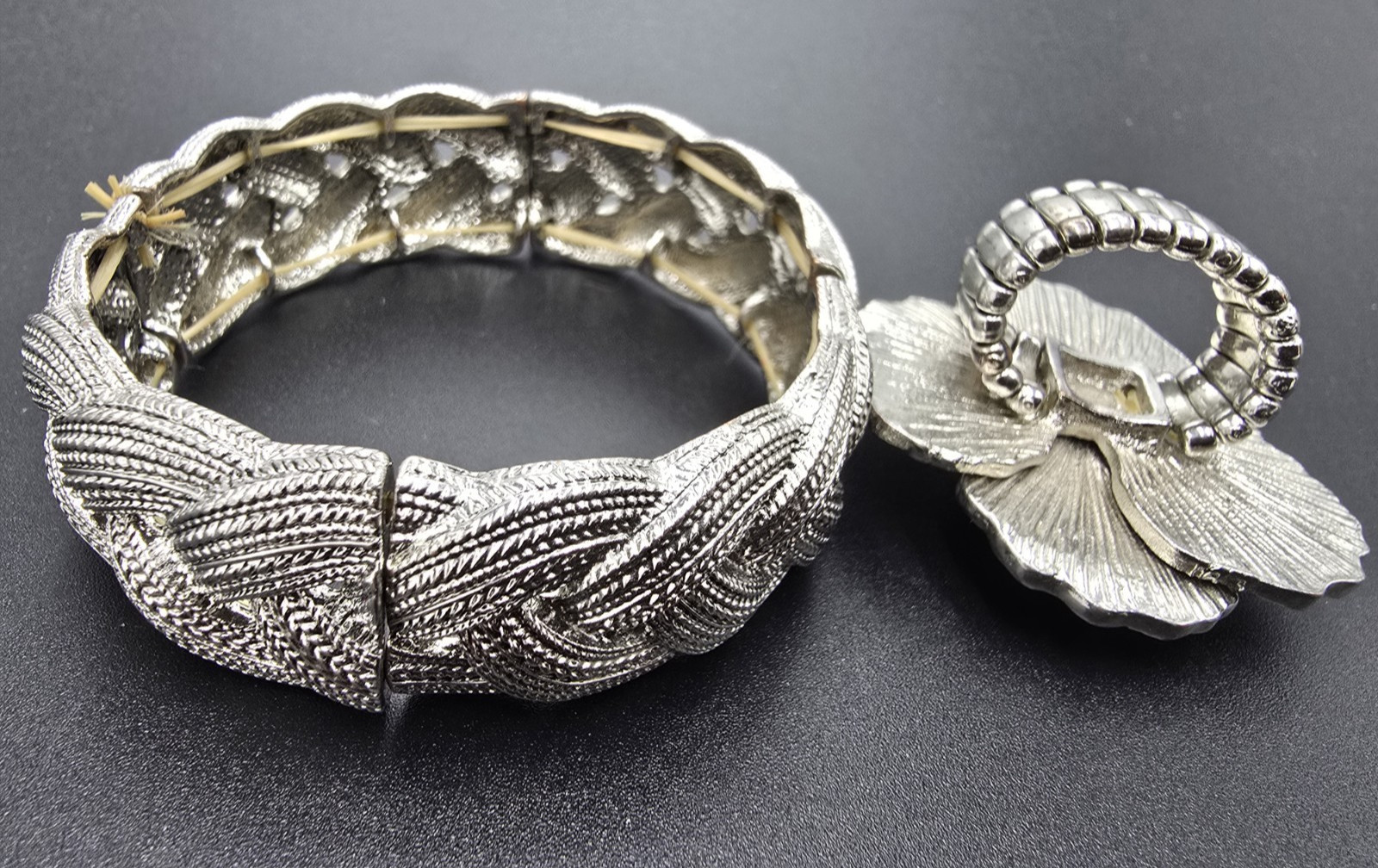 Metal Flower Shaped Stretch Ring With Multi-Rhinestone Center Plust Bracelet