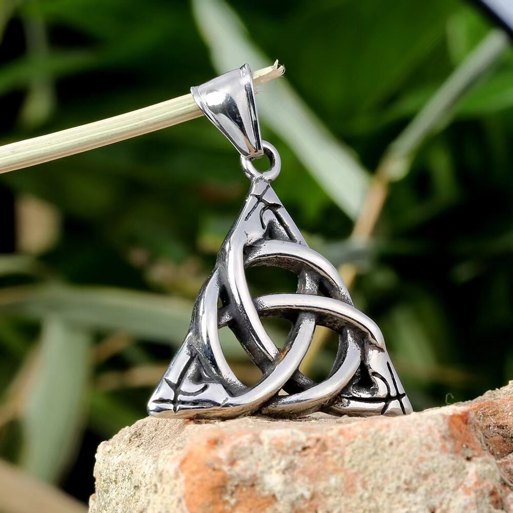 Mens Silver Irish Celtic Triquetra Trinity Knot Pendant Necklace Box Chain 24″