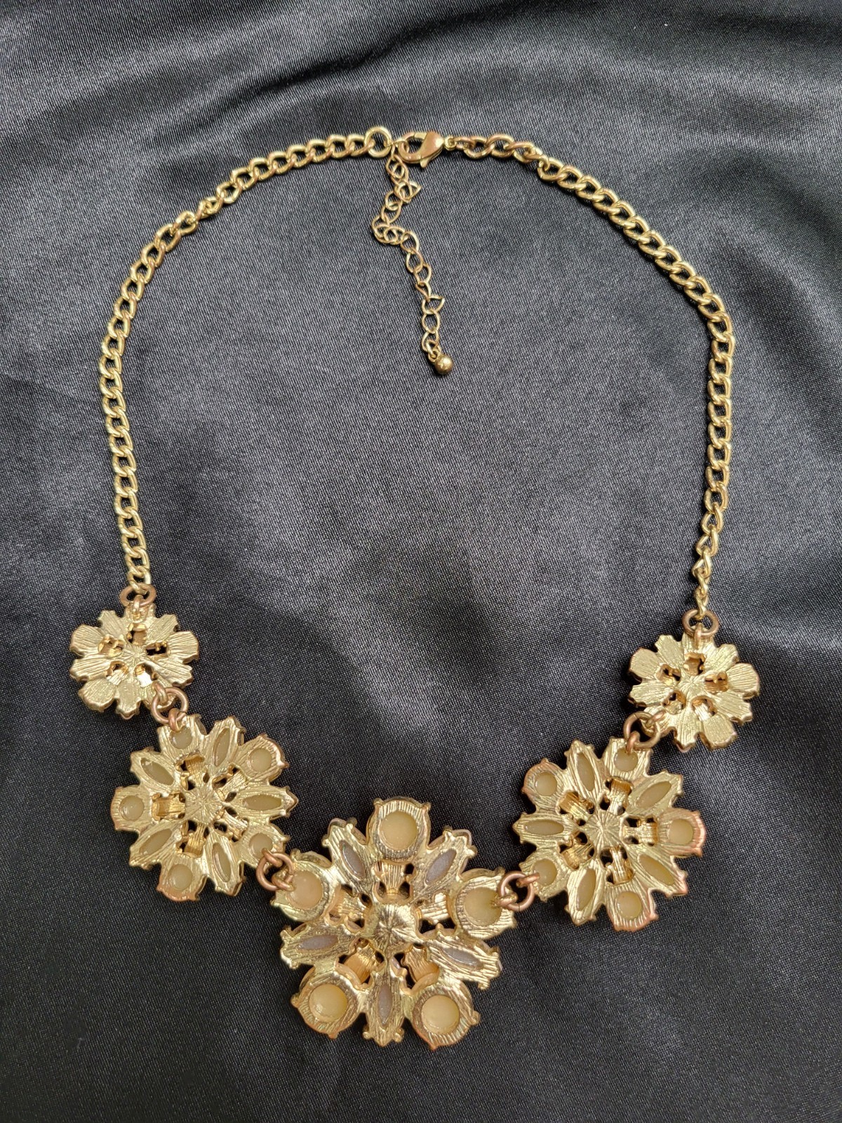 Vintage Style Peach & Pink Floral Cluster Statement Necklace Gold Tone Bib Resin