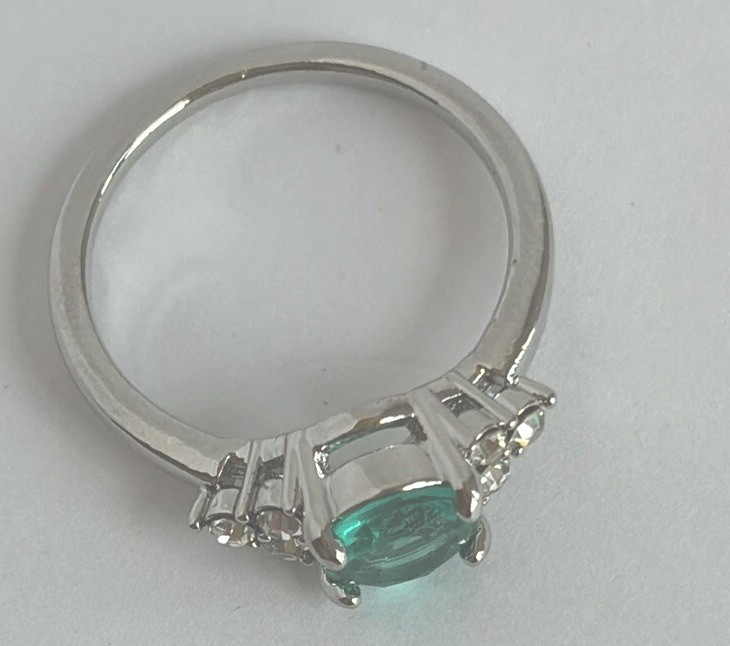 Moissanite Blue stone ring / silver tone / Size 7.25/ Very Good Condition
