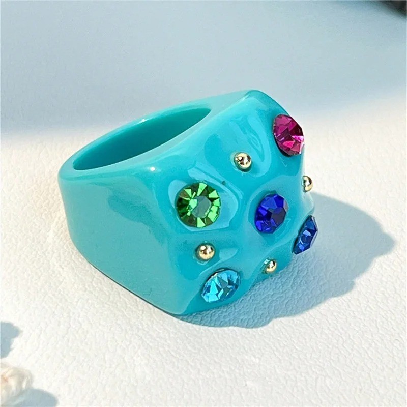 Multicolored resin oil drop ring, oval geometric style, adorned with flowers