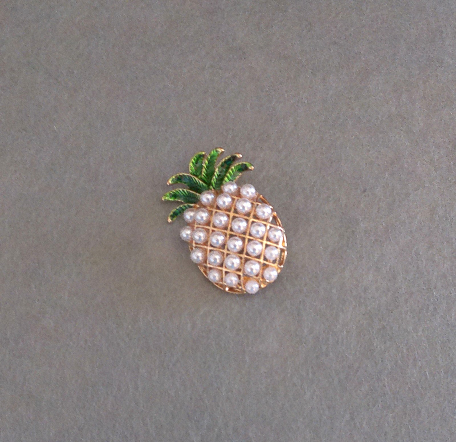New Faux Pearl Detailed w/ Green Enamel Top Pineapple Pin Brooch All Occasions!