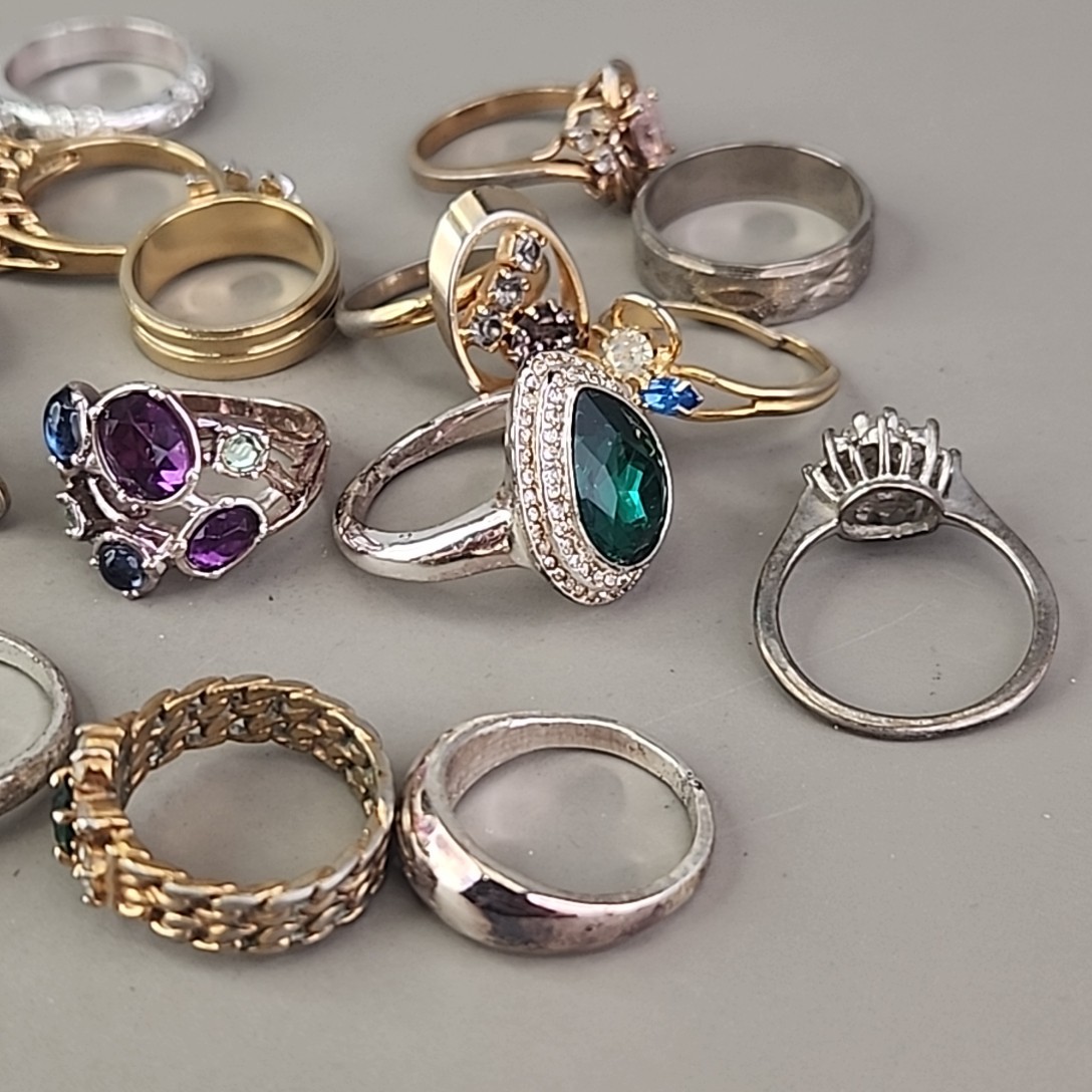 Ring Lot of 16 Rhinestones Multi Tone Various Sizes 6-8