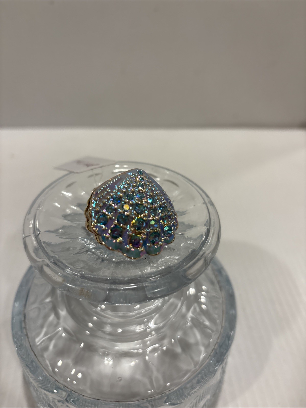NEW PRETTY BETSEY JOHNSON IRIDESCENT SCALLOPED SEA SHELL STRETCH RING PEARL NWT