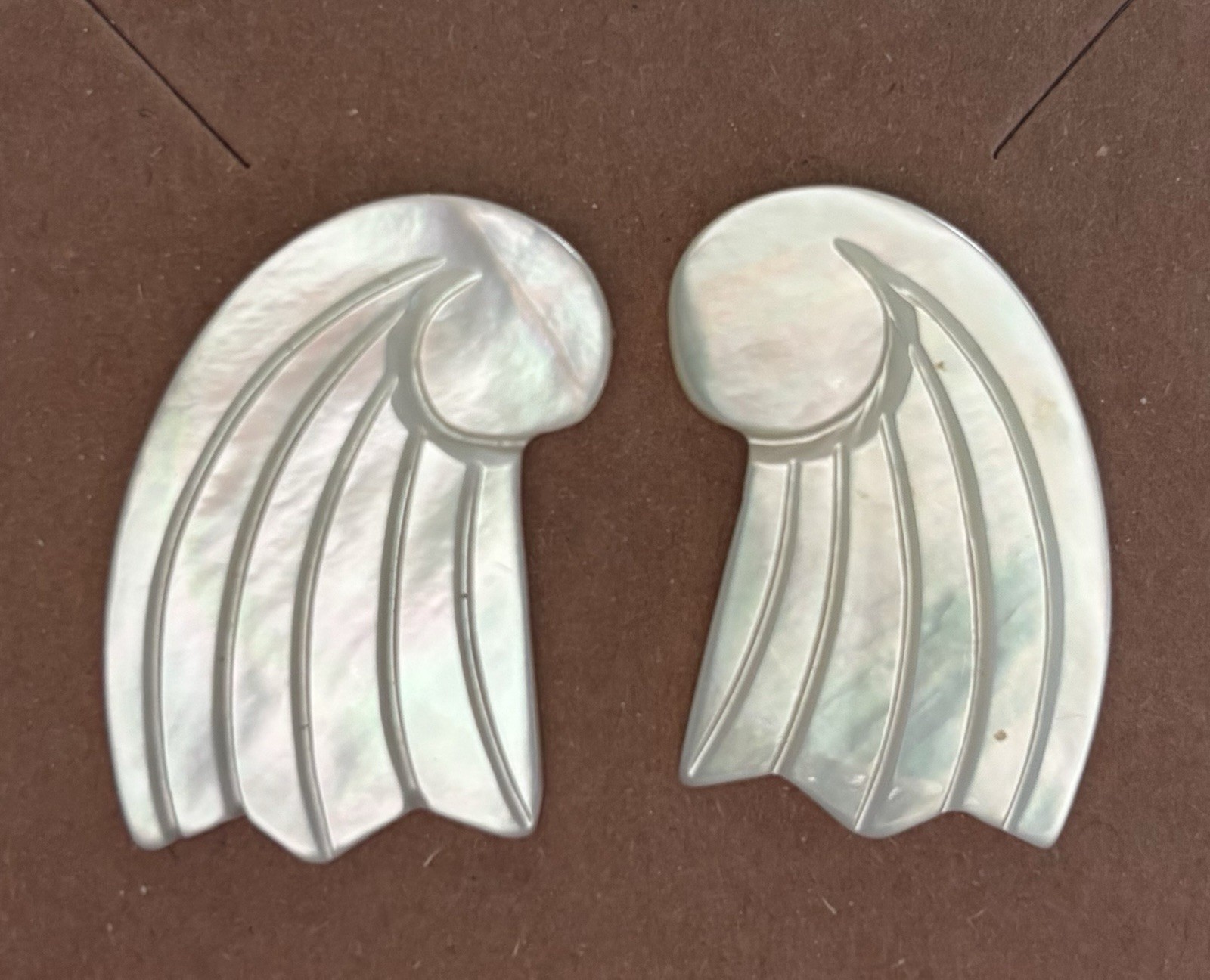 Vintage Mother of Pearl Shell Wing Fan Stud Earrings White