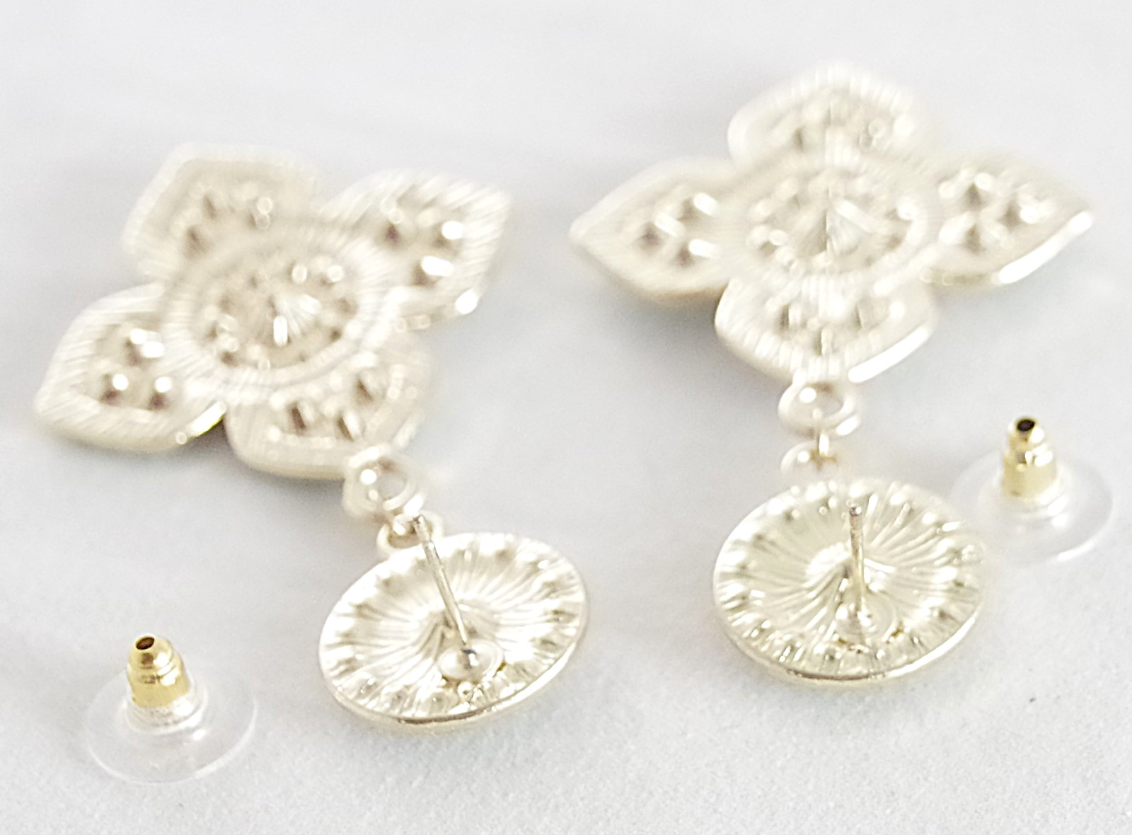 BETSEY JOHNSON BOHEMIAN/ BOHO FLOWER MEDALLION RHINESTONE BEAD DANGLE EARRINGS