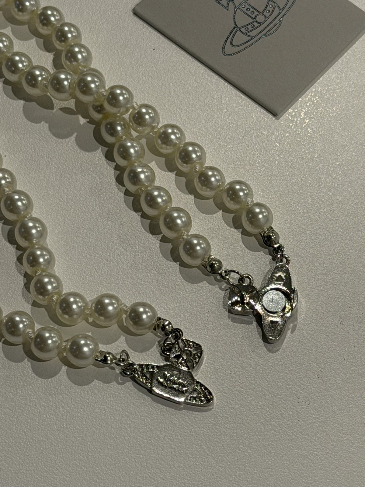 VW Two Row Pearl Bas Relief Choker – Silver