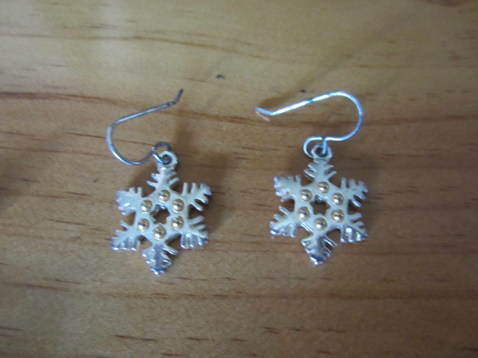 5 Pairs of Earrings of Various Designs (1 indicates 900 Silver, 1 Alpaca Mexico)