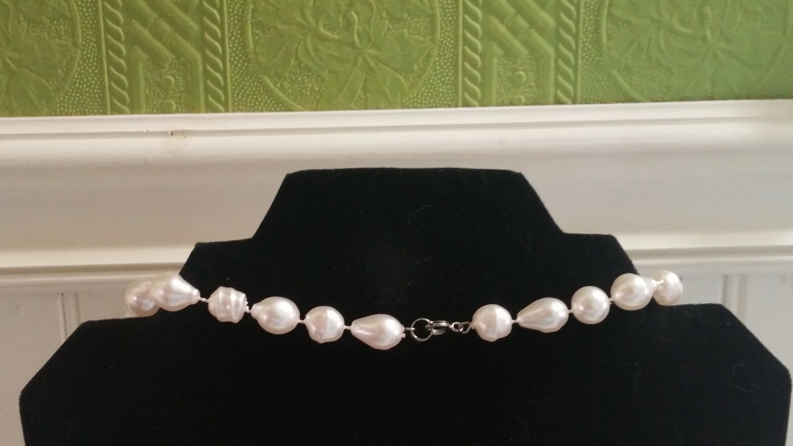 Vintage Silvertone Metal Faux Baroque Pearl Plastic Bead 17.5″ Necklace