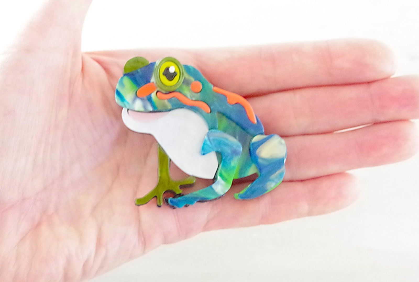 2.25″ NWOT DESIGNER STYLE BEAUTIFUL RAINFOREST FROG LAYERED ACRYLIC BROOCH PIN