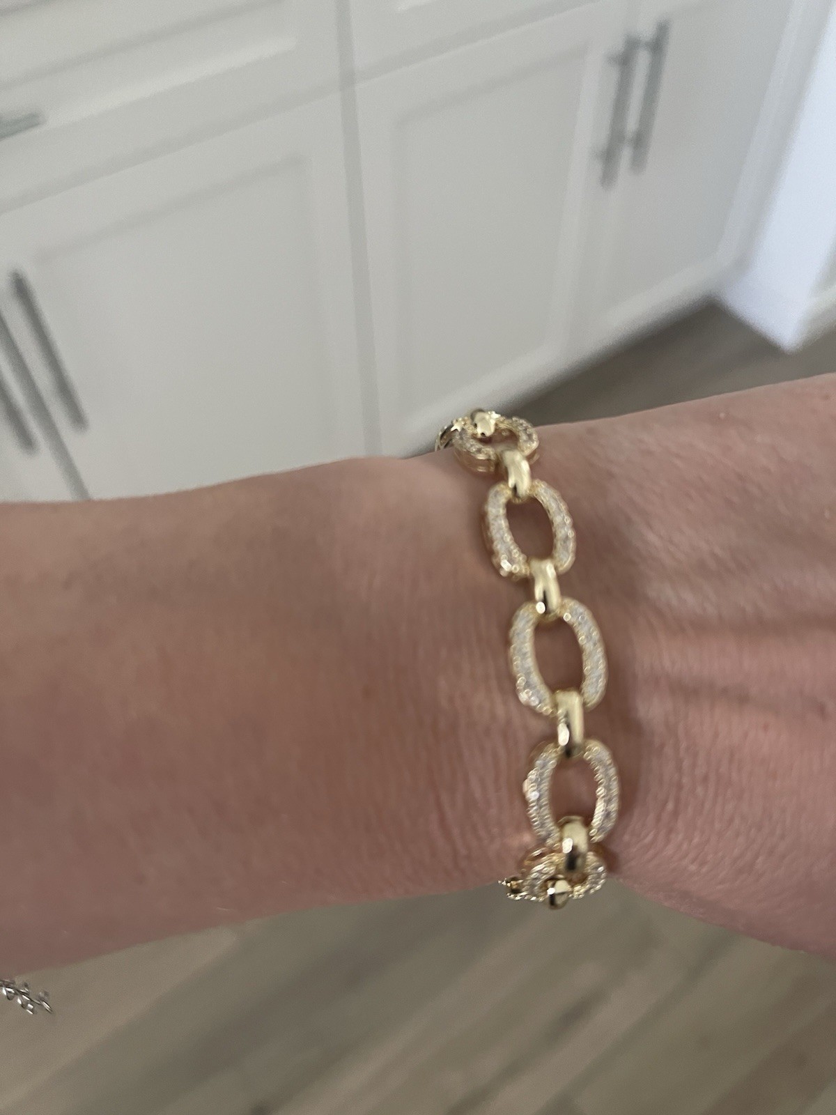 Gold Tone Metal Oval Link Chain Bracelet Lobster Clasp, Oval Shape, No Stone