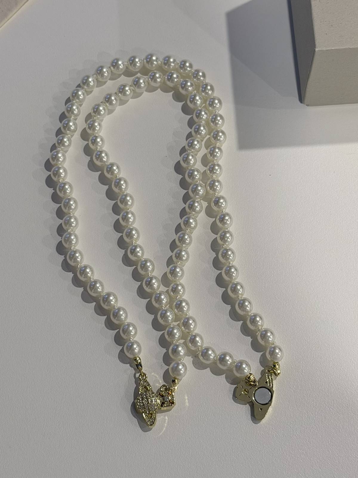 VW Two Row Pearl Bas Relief Choker – Gold
