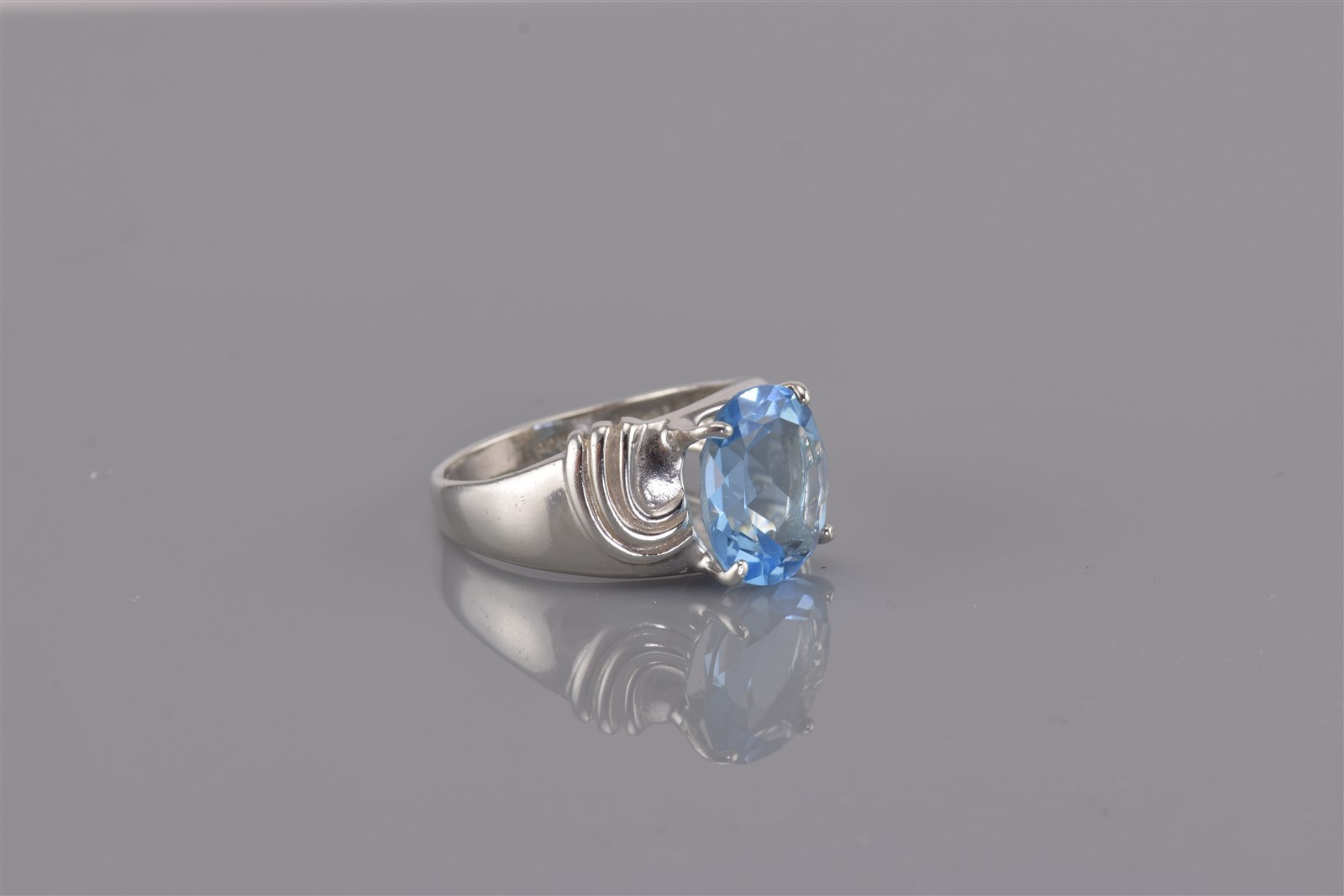 Sterling Silver 12mm Oval Blue Cubic Zirconia Wavy Ribbon Band Ring 925 Sz: 8
