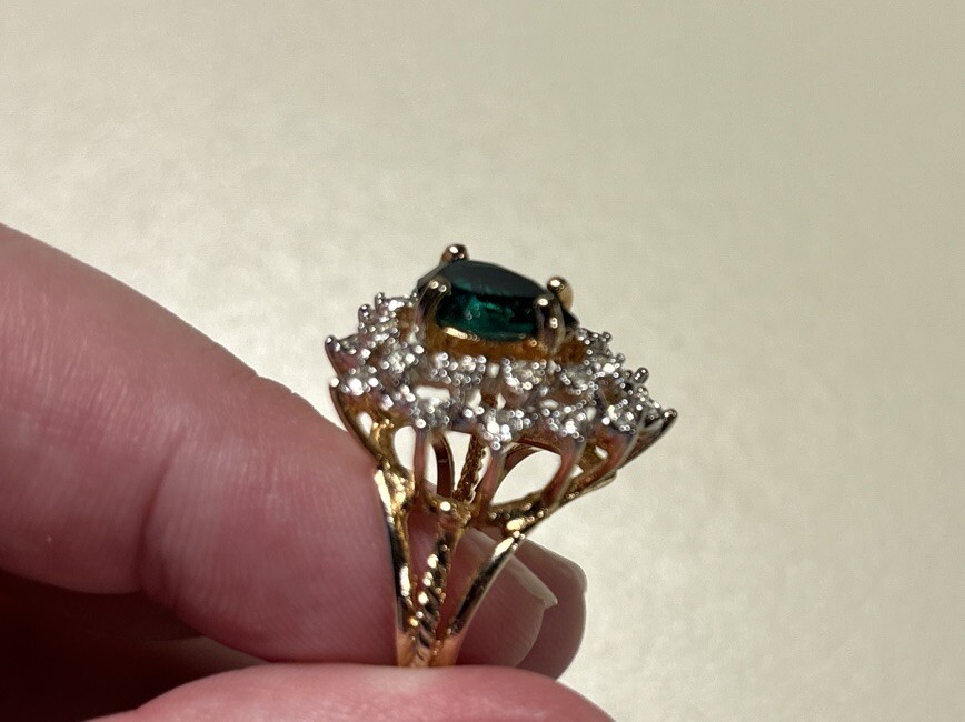 Vintage 18K HGE Gold Plated Green Pear Cluster Ladies Ring Size 5 NOS