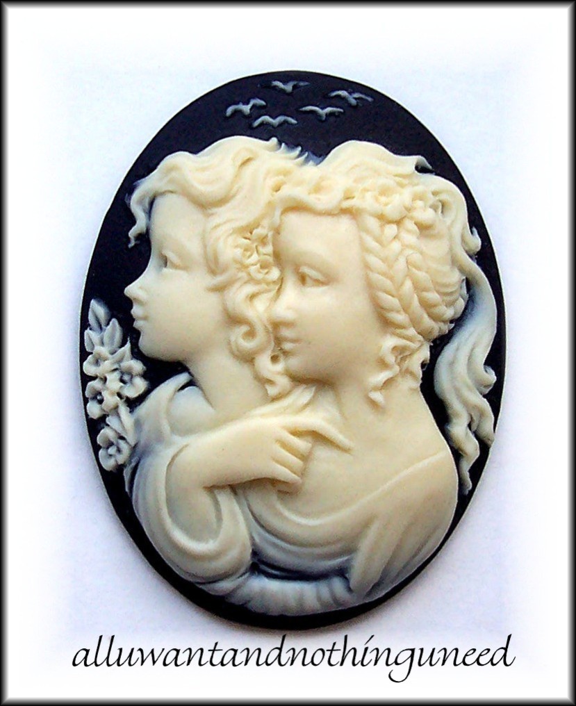 6 Unset Ivory color SISTERS FRIENDS on Black 25mm x 18mm Costume Jewelry CAMEOS
