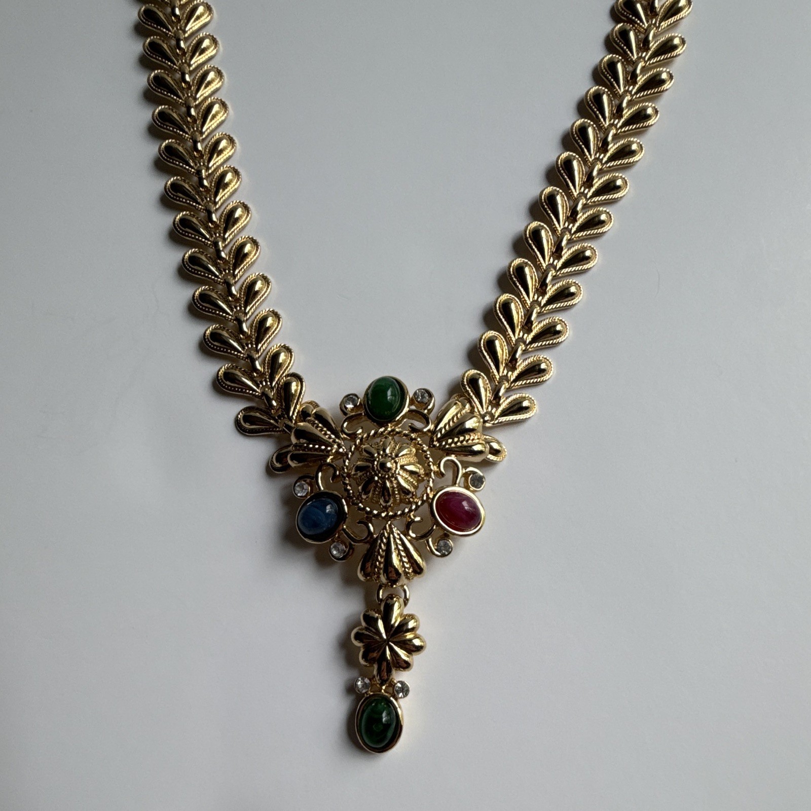 Vintage Trifari TM Signed Moghul Multicolor Cabochon Gold Tone Necklace