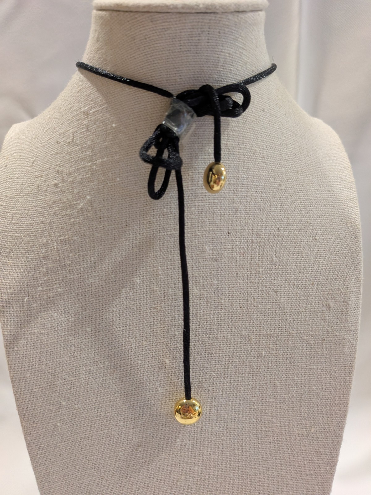 Donna Karan Cashmere Mist Solid Perfume Pendant Necklace Gold Tone Compact Silk