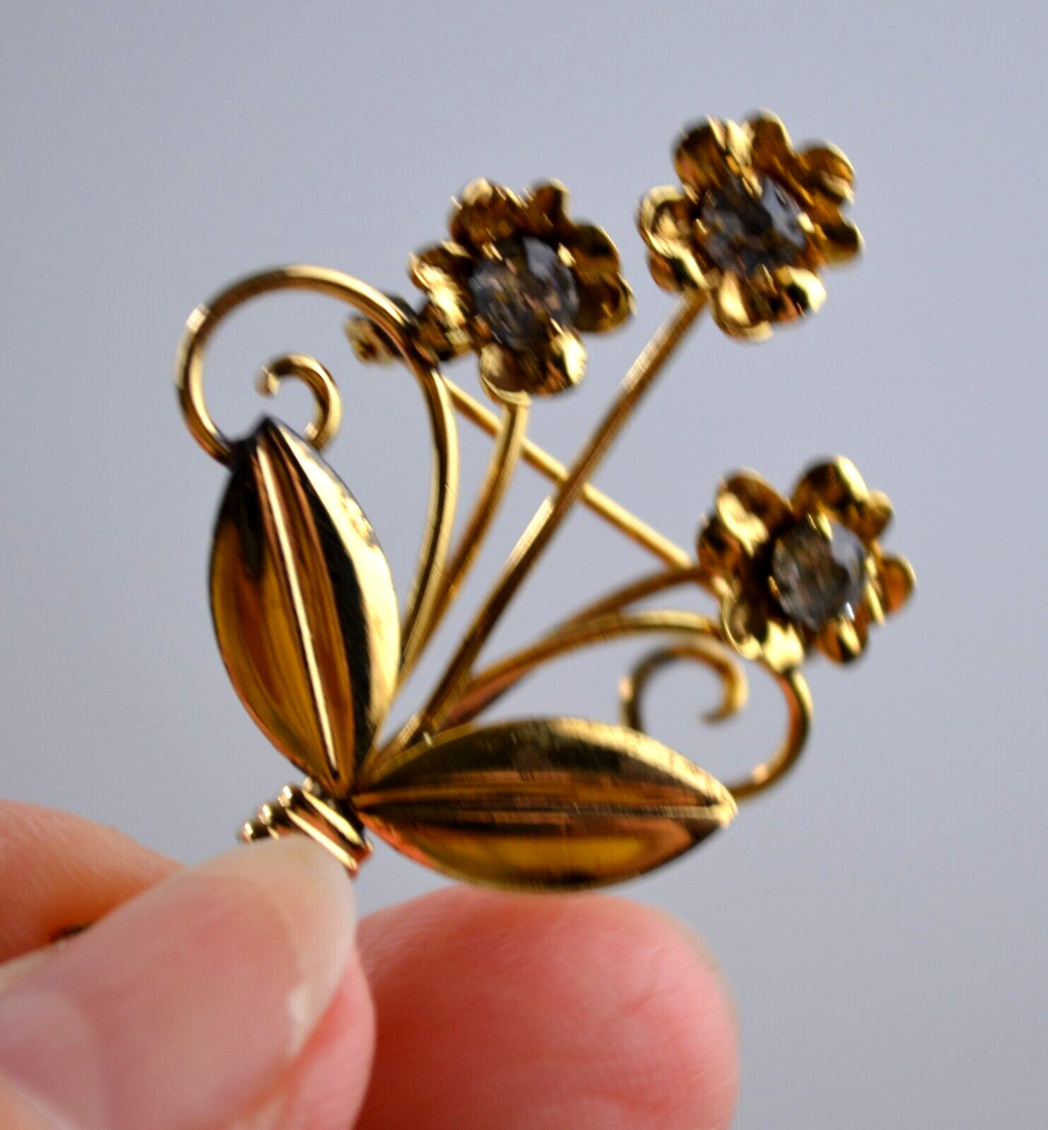 Vintage Gold Tone Brooch Pin Pendant Flower w/ Clear Rhinestones 2.25″