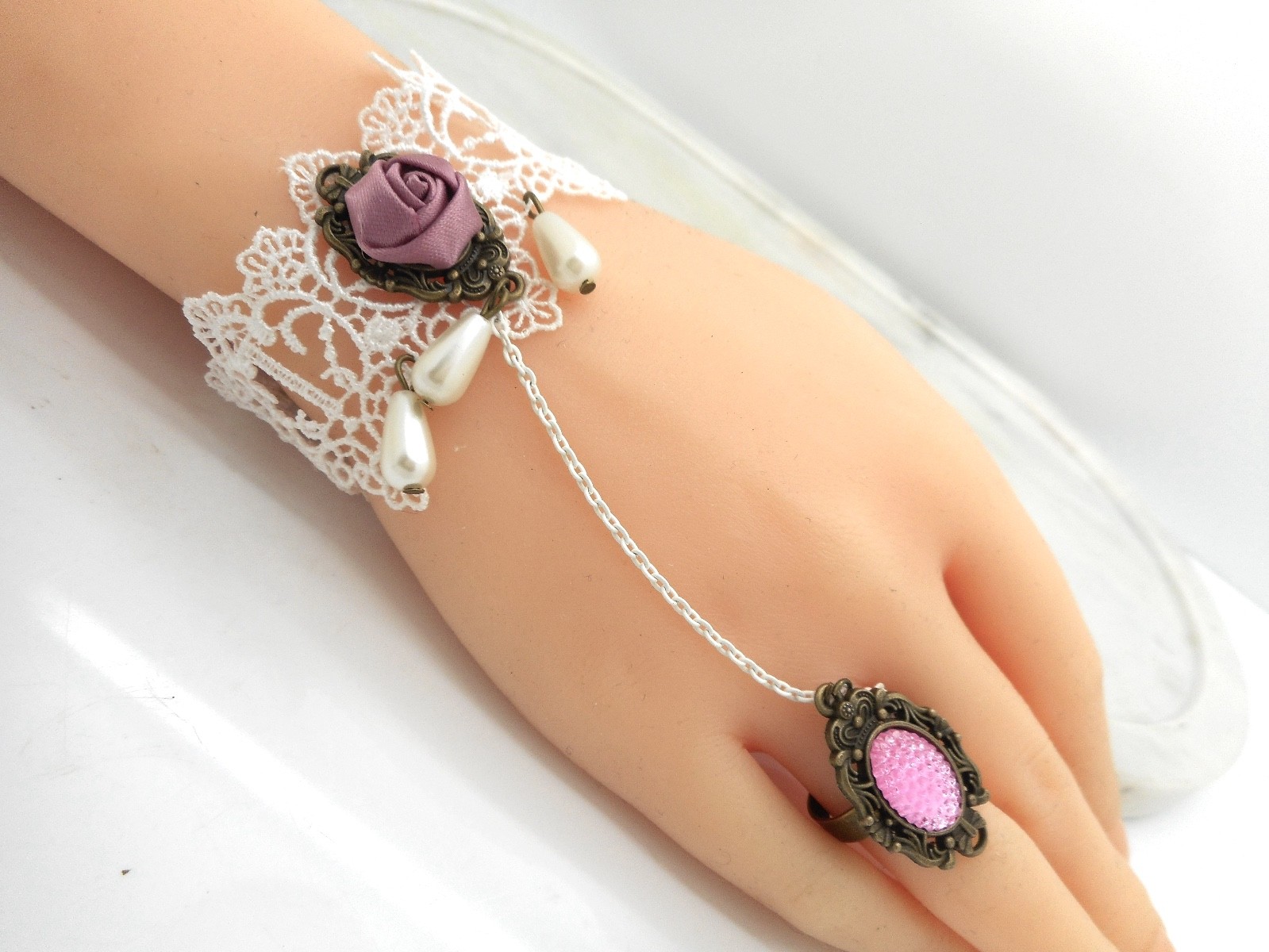 New Stunning Bracelet Women’s Ring Attached Lace Faux Pearl Slave