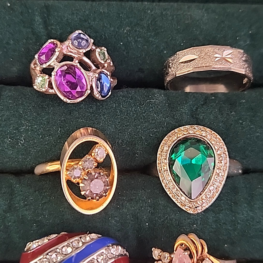 Ring Lot of 16 Rhinestones Multi Tone Various Sizes 6-8