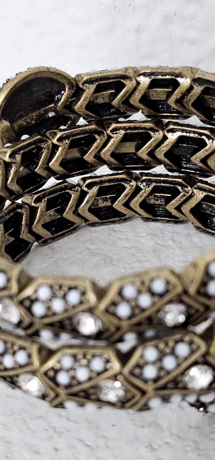 Unbranded women bracelet NWOT bronze color regular size, stretches and coils