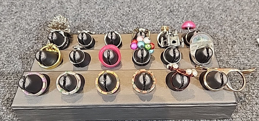 Jewelry 18 Whimsical Rings Adjusts Sized Stretch See Description Lot #220