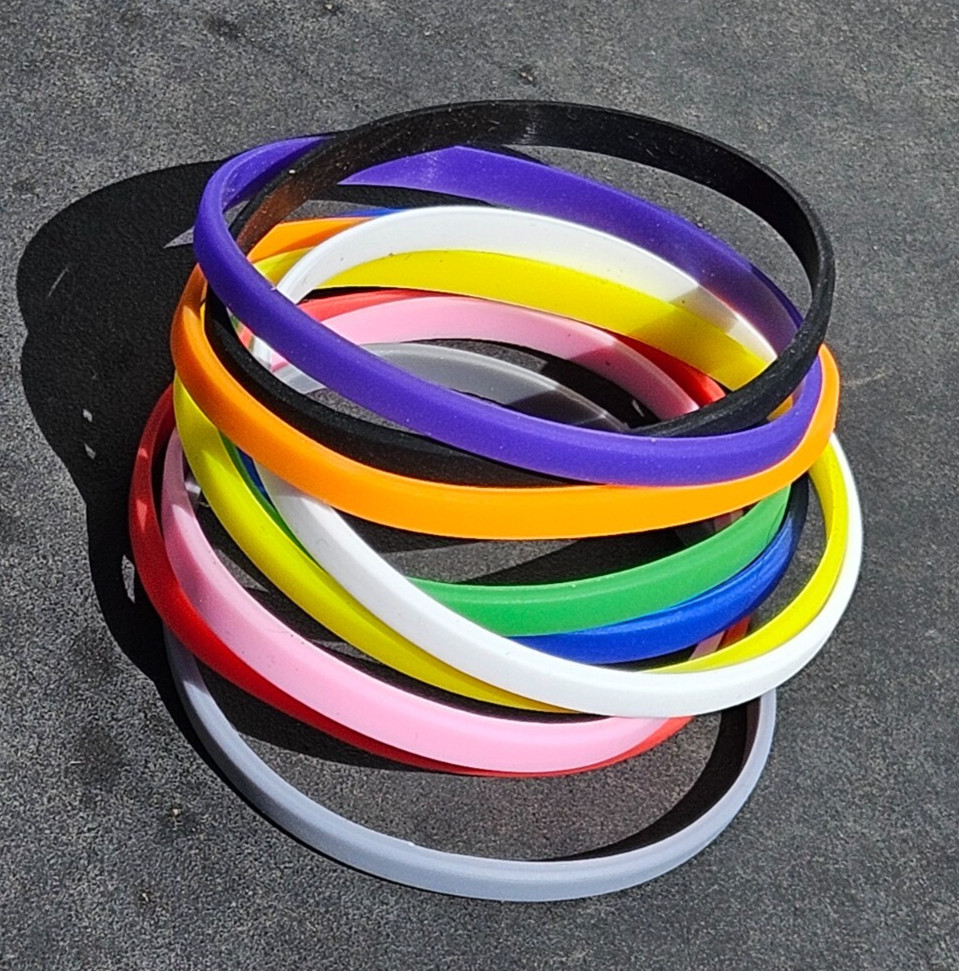 8x Unisex Slim Fashion Silicone Rubber Bands Bracelets Mixed Colours UK Seller